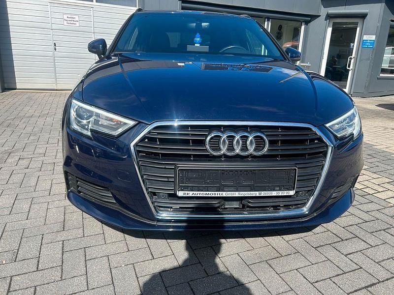 Gebraucht Audi A3 Sport 116 PS (85 kW) 2018 Blau Limousine