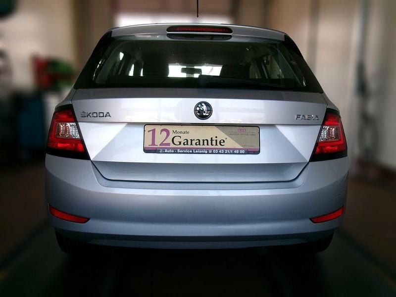 Gebraucht Skoda Fabia 60 PS (44 kW) 2019 Silber Limousine