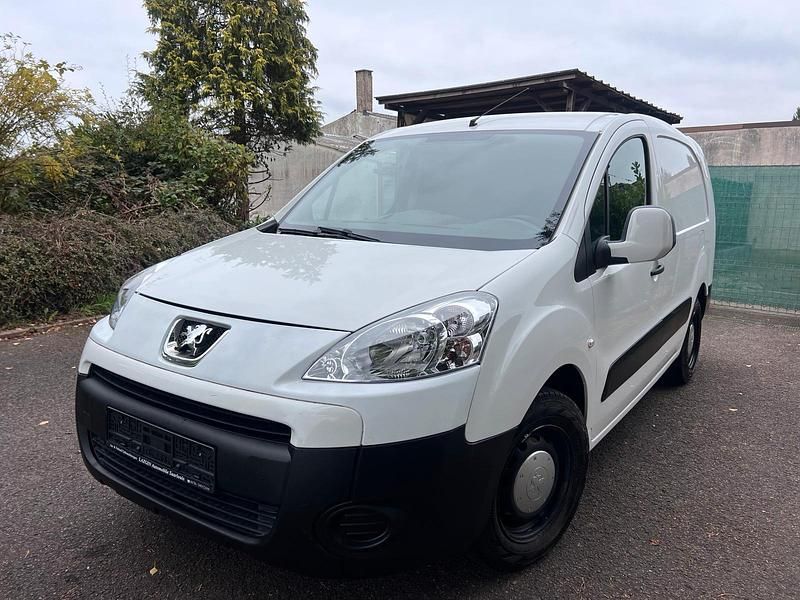 Weiß Gebraucht 2011 Peugeot Partner Van / Kleinbus | 5.990 € (Fairer Preis) - Bild 1/4