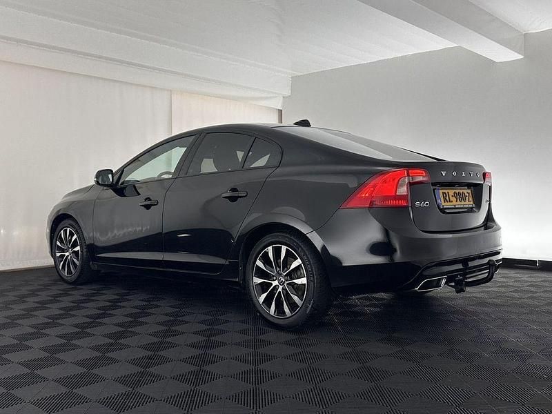 Gebraucht Volvo S60 Dynamic 150 PS (110 kW) 2018 Schwarz Limousine