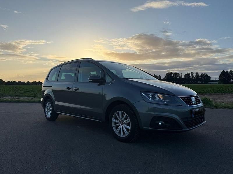 Grau Gebraucht 2020 Seat Alhambra Style Van / Kleinbus | 29.900 € (Fairer Preis) - Bild 1/4