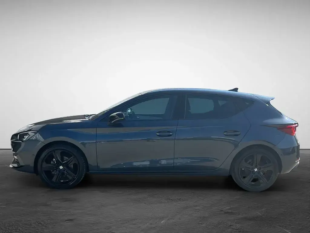 Gebraucht Seat Leon Black Edition 150 PS (110 kW) 2025 Grau ("magnetic tech") Limousine