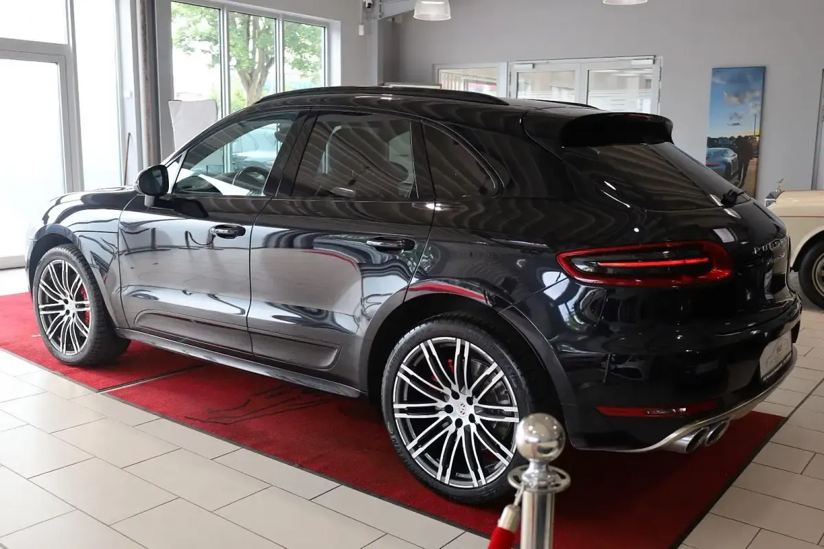 Gebraucht Porsche Macan Performance Package 441 PS (324 kW) 2017 Schwarz SUV