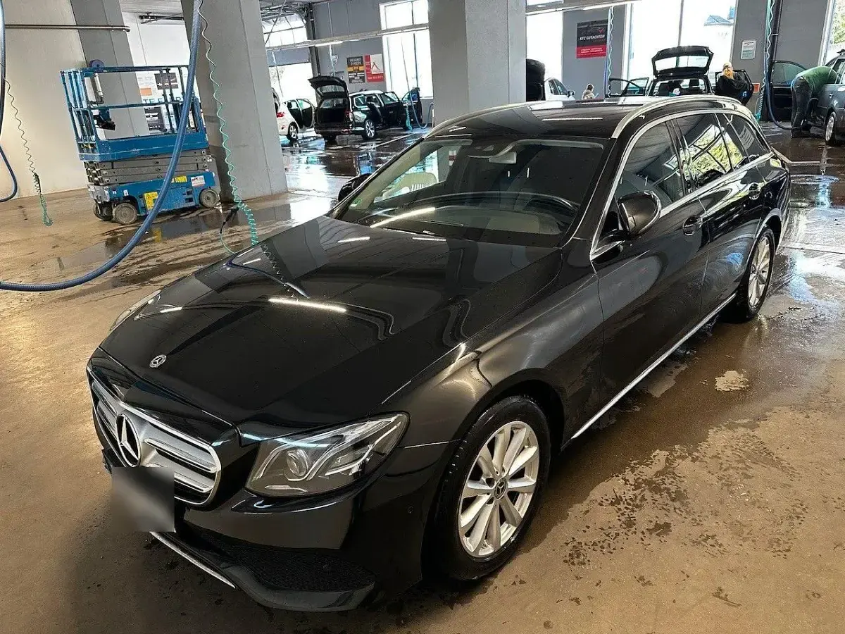Gebraucht Mercedes E220 194 PS (142 kW) 2018 Schwarz Kombi