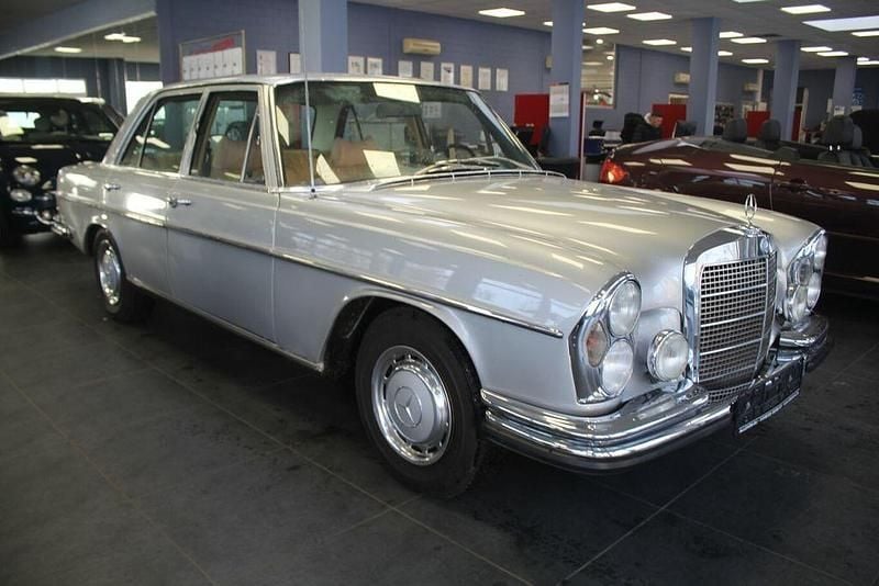 Silber Gebraucht 1970 Mercedes W108 SE Limousine | 19.980 € - Bild 1/4
