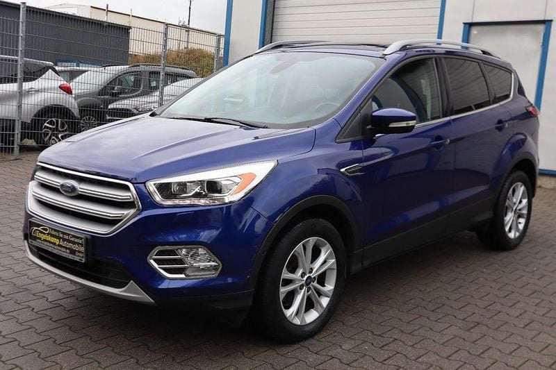 Gebraucht Ford Kuga Titanium 150 PS (110 kW) 2017 Blau SUV