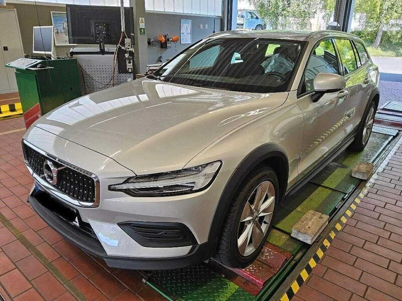Gebraucht 2022 Volvo V60 CC Kombi | 34.990 € (Guter Preis) - Bild 1/4