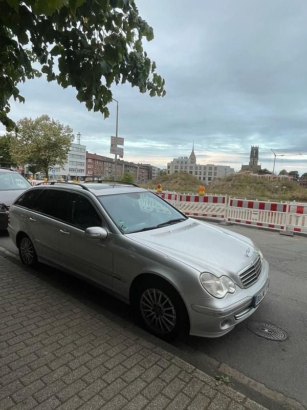 Silber Gebraucht 2007 Mercedes C220 Avantgarde Limousine | 2.500 € (Superpreis) - Bild 1/4