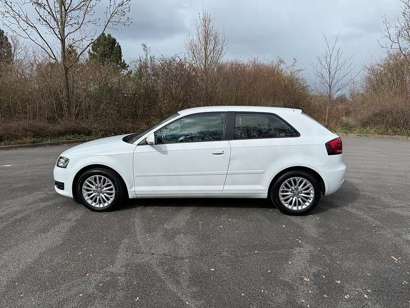 Gebraucht Audi A3 92 PS (67 kW) 2011 Weiß Kleinwagen