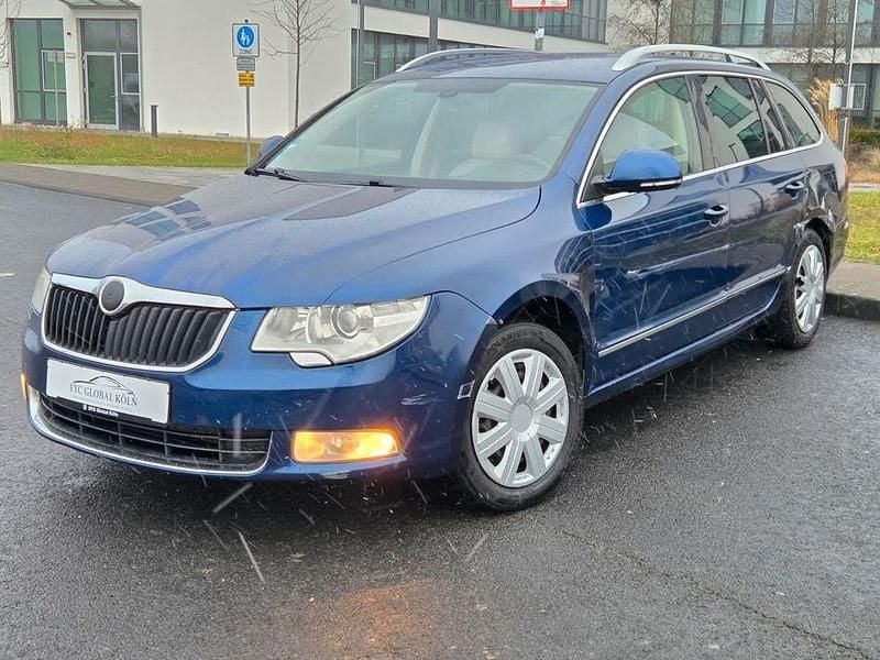Gebraucht Skoda Superb Elegance 170 PS (125 kW) 2011 Blau Kombi