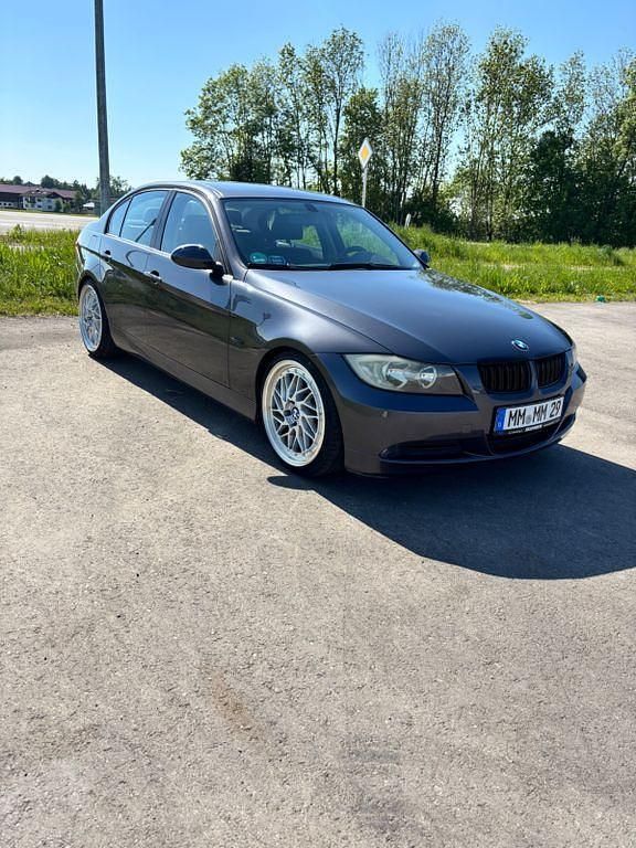 Grau Gebraucht 2008 BMW 318 Performance Limousine | 8.499 € (Teuer) - Bild 1/4