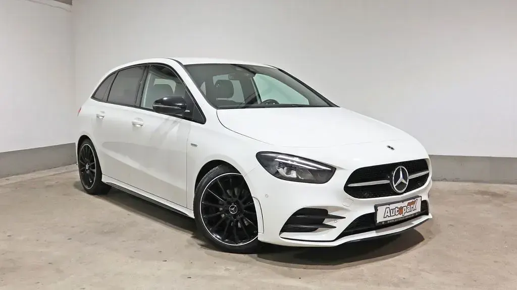 Gebraucht Mercedes B180 AMG 136 PS (100 kW) 2021 Weiß Kleinwagen