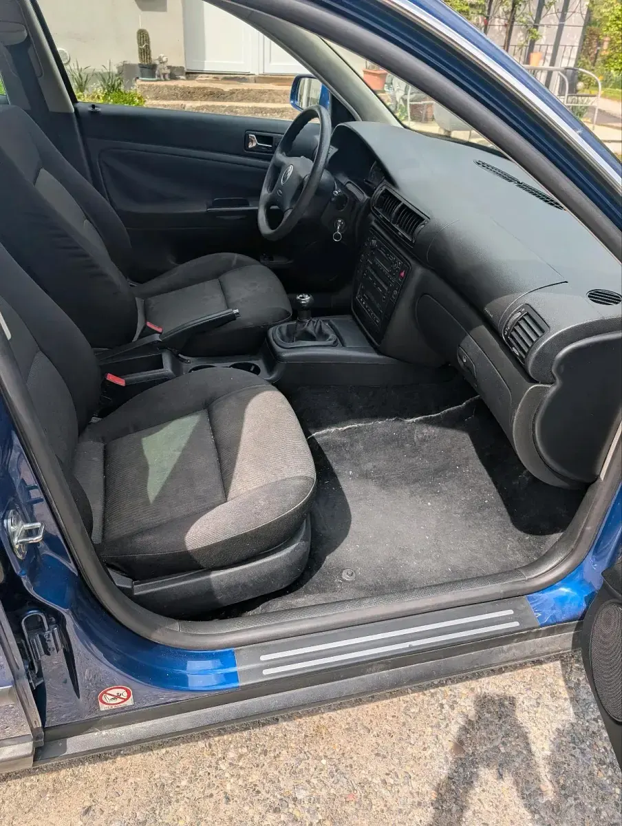 Gebraucht VW Passat 110 PS (80 kW) 2002 Blau Limousine