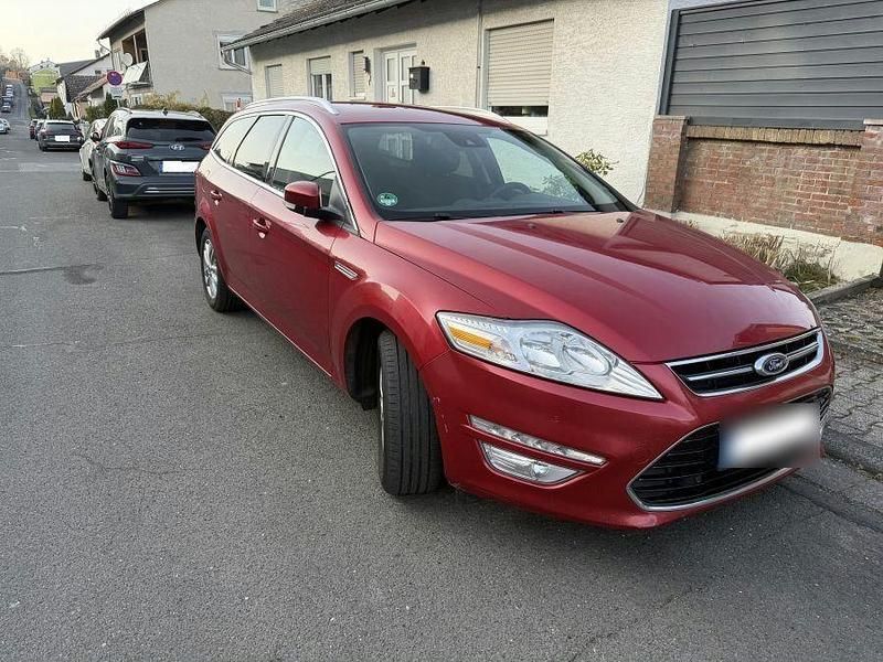 Gebraucht Ford Mondeo Ambiente 140 PS (102 kW) 2013 Rot Kombi