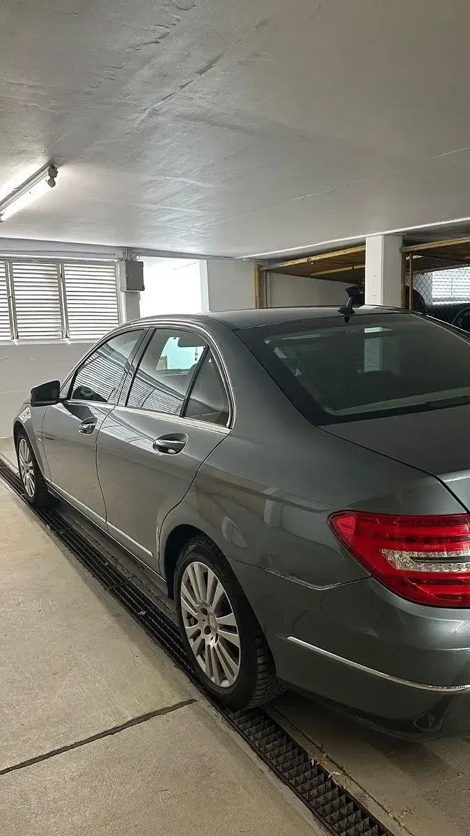 Gebraucht Mercedes C200 Elegance 184 PS (135 kW) 2012 Grau Limousine