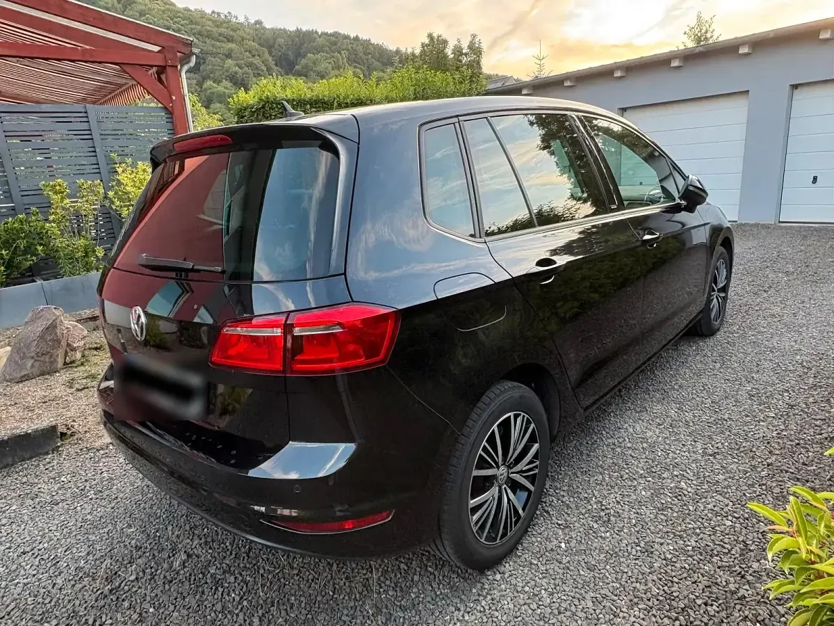 Gebraucht VW Golf Sportsvan Allstar 110 PS (80 kW) 2016 Schwarz Van / Kleinbus