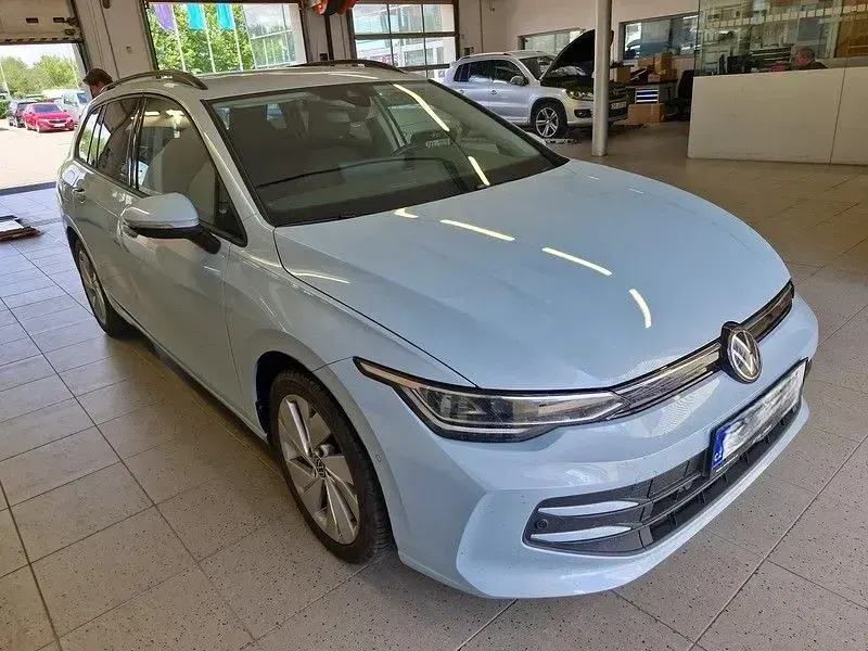 Gebraucht VW Golf VIII Life 116 PS (85 kW) 2025 Blau Kombi