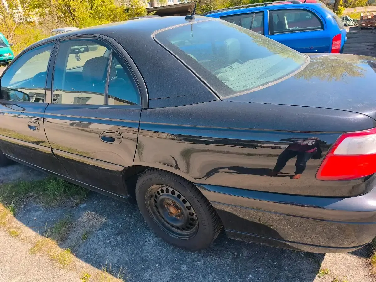 Second-hand Opel Omega 150 CP (110 kW) 2002 Negru Berlinǎ