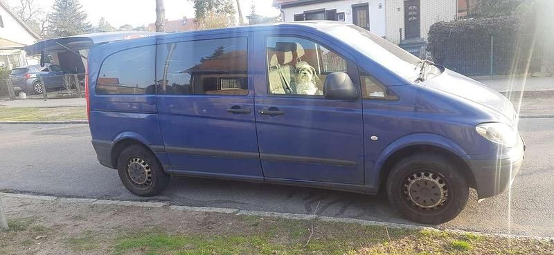 Usado Mercedes Vito 109 HP (80 kW) 2006 Azul Van