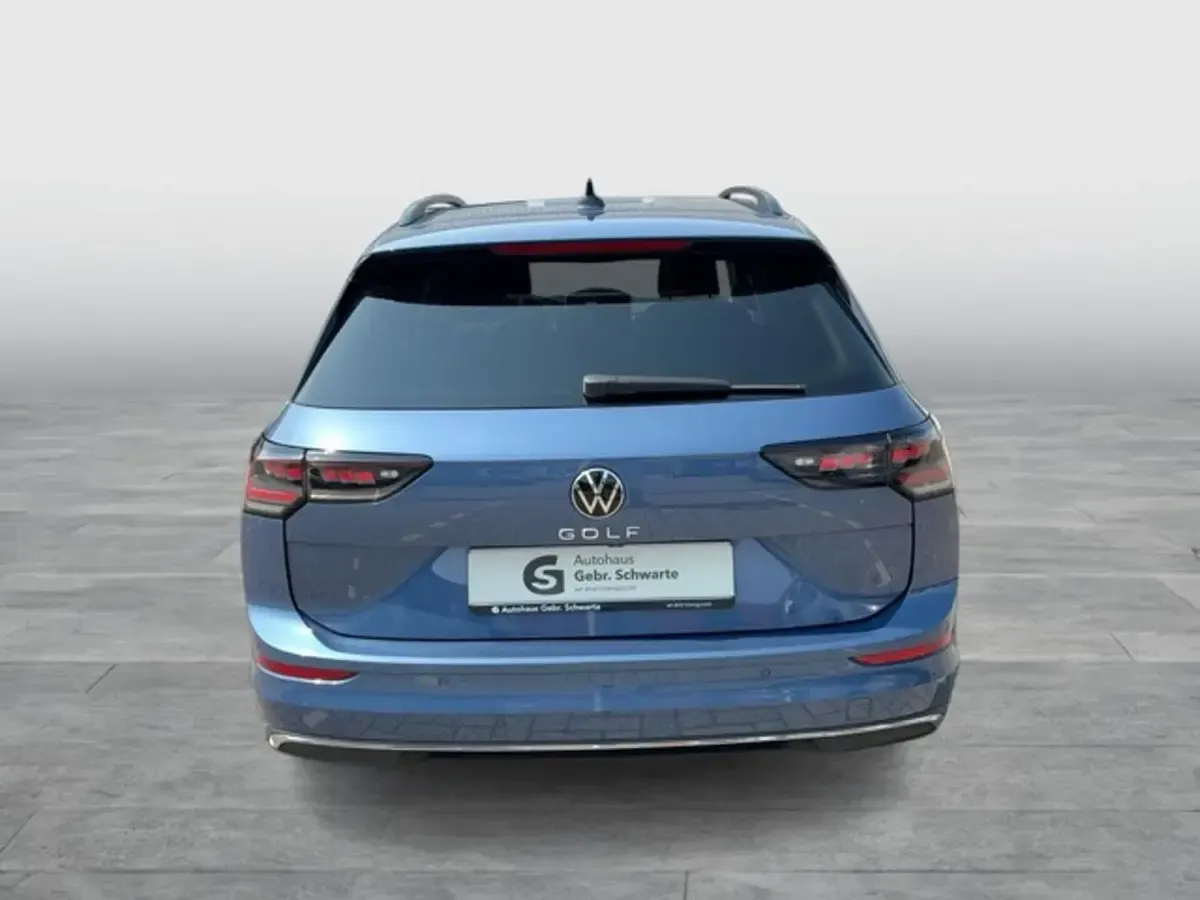 Gebraucht VW Golf VIII Style 150 PS (110 kW) 2025 Blau Kombi