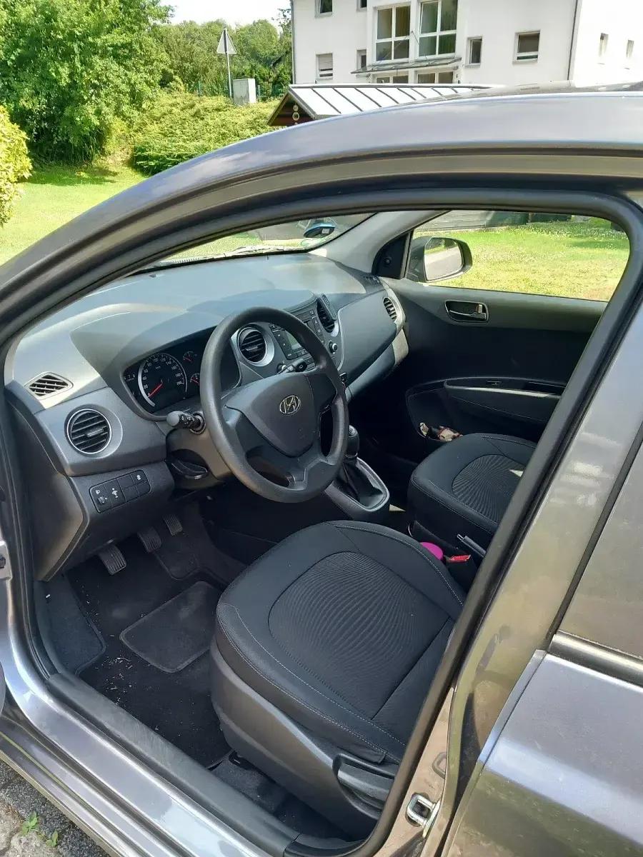 Gebraucht Hyundai i10 Pure 87 PS (63 kW) 2019 Grau Kleinwagen