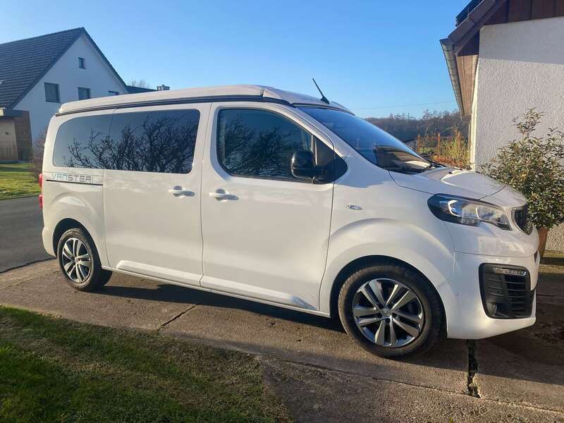 Weiß Gebraucht 2022 Peugeot Traveller S Van / Kleinbus | 36.500 € (Fairer Preis) - Bild 1/4