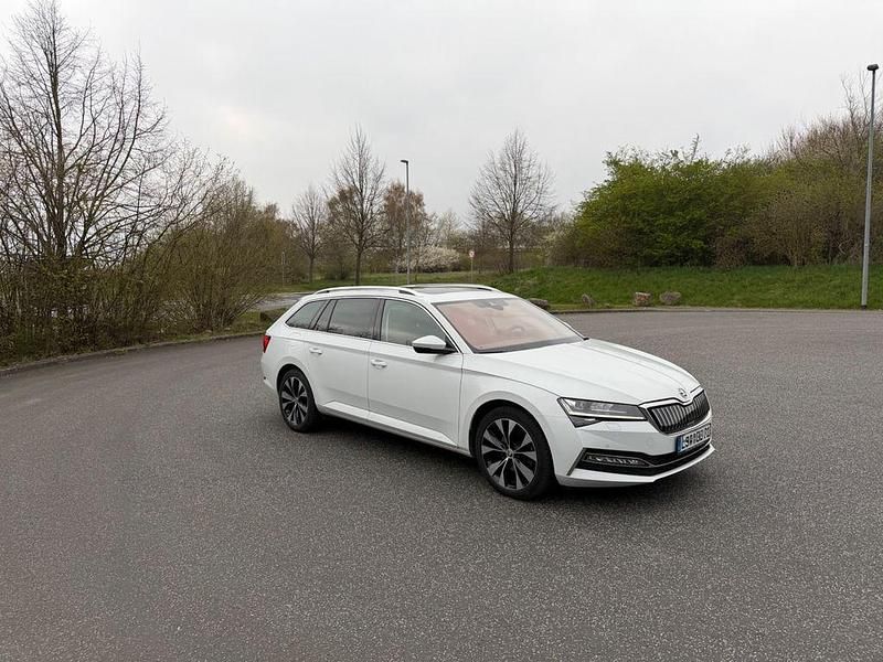 Gebraucht Skoda Superb Style 218 PS (160 kW) 2021 Weiß Kombi