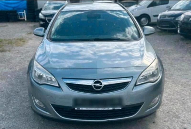 Silber Gebraucht 2012 Opel Astra Kombi | 2.600 € (Superpreis) - Bild 1/4