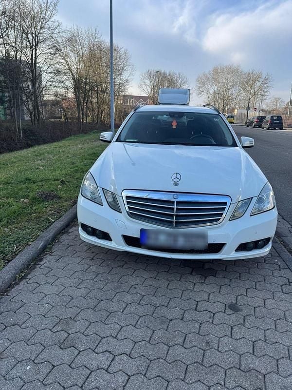 Gebraucht Mercedes E220 170 PS (125 kW) 2011 Weiß Kombi