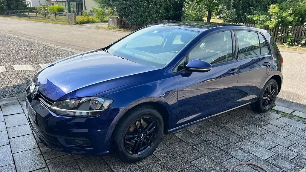 Gebraucht VW Golf VII Trendline 116 PS (85 kW) 2019 Blau Limousine