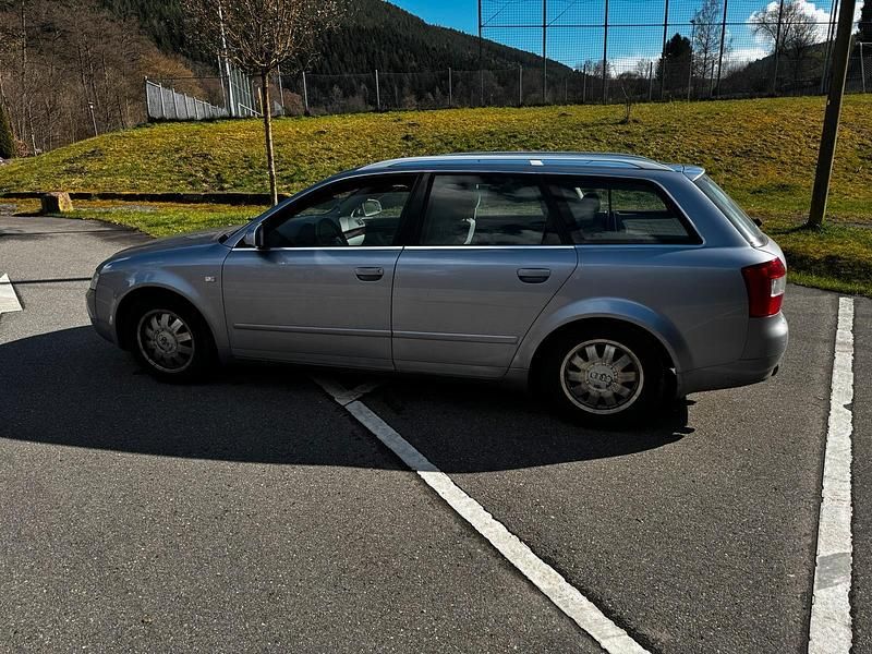 Używany Audi A4 130 KM (95 kW) 2004 Srebrny Kombi
