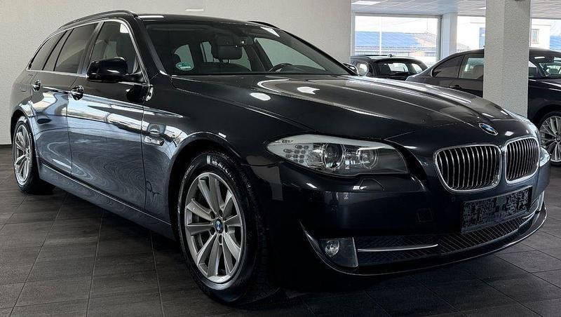 Gebraucht BMW 520 Performance 184 PS (135 kW) 2012 Sophistograu brillanteffekt Kombi