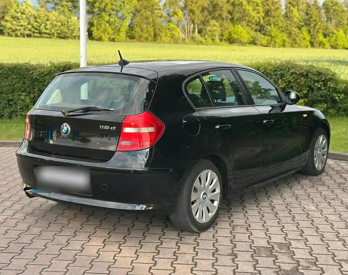 Gebraucht BMW 116 122 PS (89 kW) 2010 Schwarz Kleinwagen