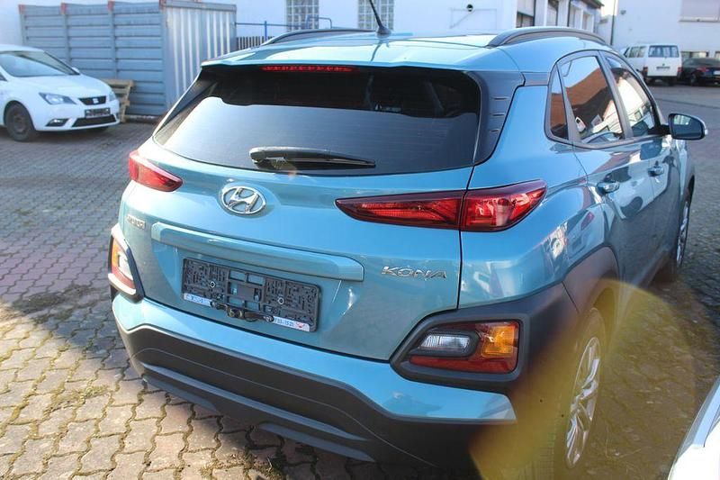 Gebraucht Hyundai Kona Select 120 PS (88 kW) 2018 Blau SUV