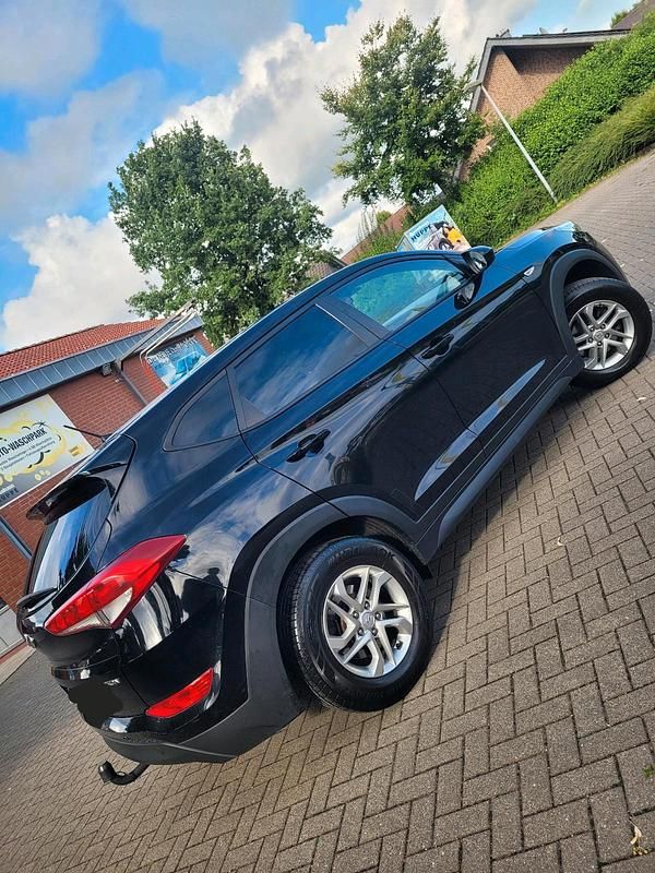 Gebraucht Hyundai Tucson 116 PS (85 kW) 2016 Schwarz SUV