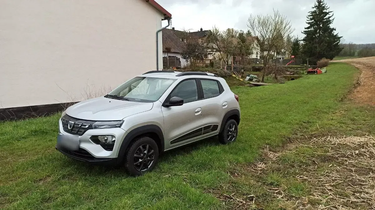 Gebraucht Dacia Spring Comfort Plus 33 kW (45 PS) 2022 Grau Kleinwagen