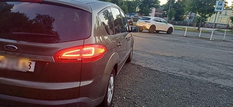 Grün Gebraucht 2014 Ford S-MAX S Van / Kleinbus | 8.900 € (Guter Preis) - Bild 1/4