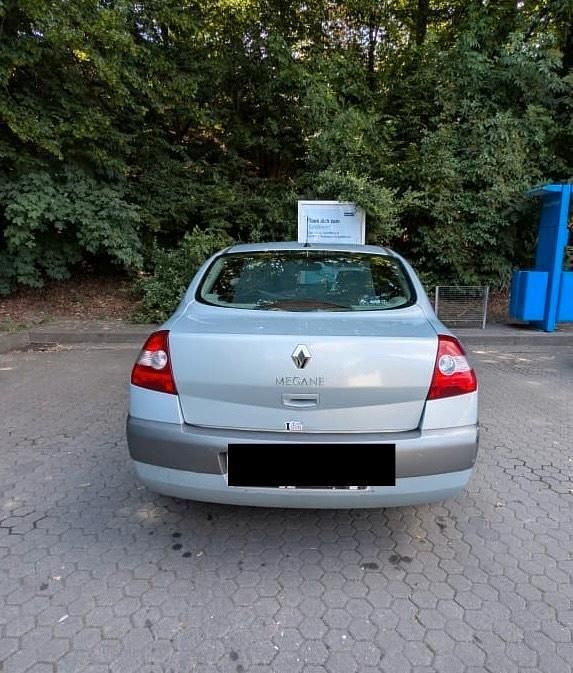 Grau Gebraucht 2003 Renault Mégane II Limousine | 1.800 € (Fairer Preis) - Bild 1/4