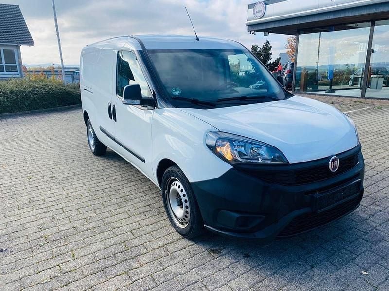 Weiß Gebraucht 2022 Fiat Doblò Van / Kleinbus | 11.190 € (Guter Preis) - Bild 1/4