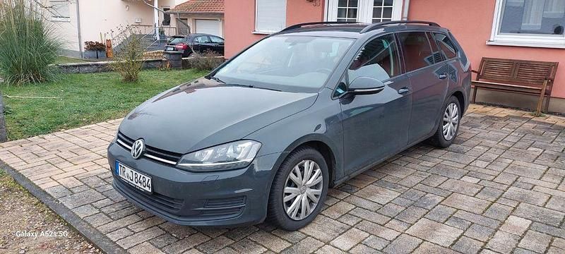 Grau Gebraucht 2016 VW Golf VII Comfortline Kombi | 7.200 € (Superpreis) - Bild 1/4
