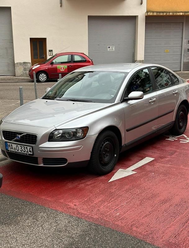 Silber Gebraucht 2004 Volvo S40 Limousine | 4.800 € (Etwas zu teuer) - Bild 1/4