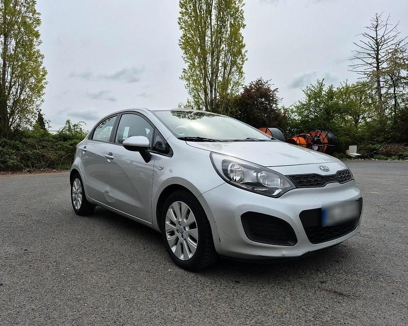 Second-hand Kia Rio 109 CP (80 kW) 2011 Gri Hatchback