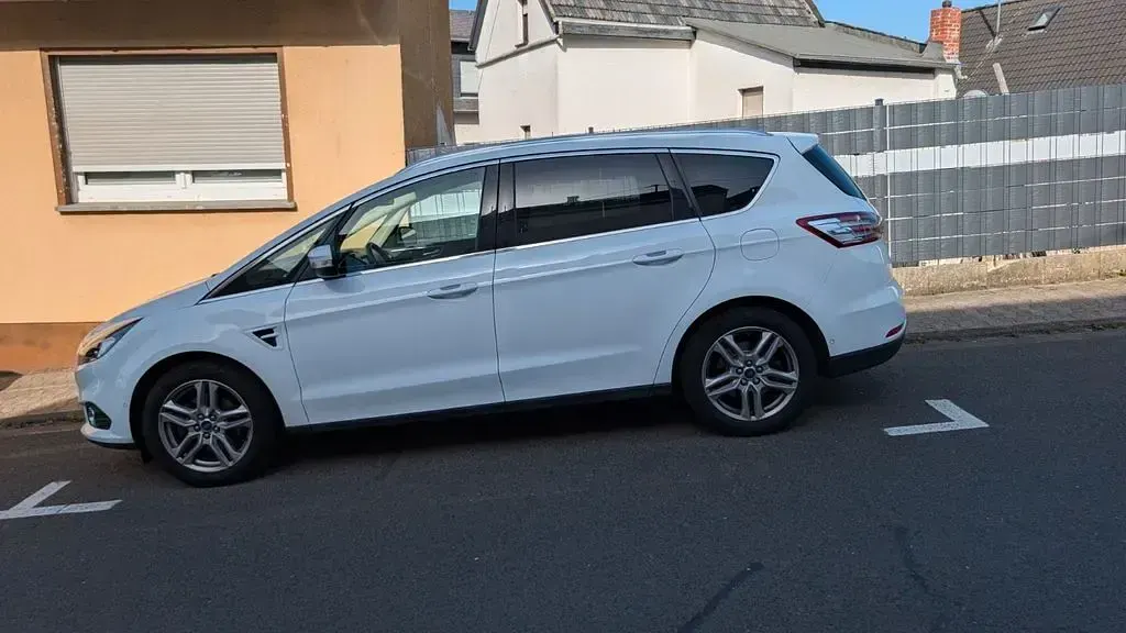 Gebraucht Ford S-MAX Titanium 160 PS (117 kW) 2018 Weiß Van / Kleinbus