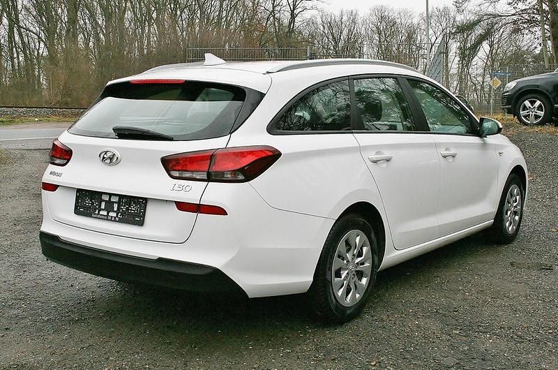 Gebraucht Hyundai i30 Pure 110 PS (80 kW) 2021 Weiß Kombi