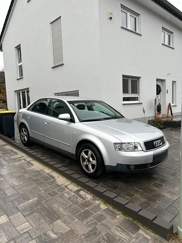 Second-hand Audi A4 102 CP (75 kW) 2004 Argintiu Berlinǎ