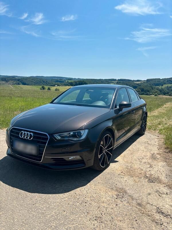 Braun Gebraucht 2014 Audi A3 Ambiente Limousine | 11.000 € (Teuer) - Bild 1/4
