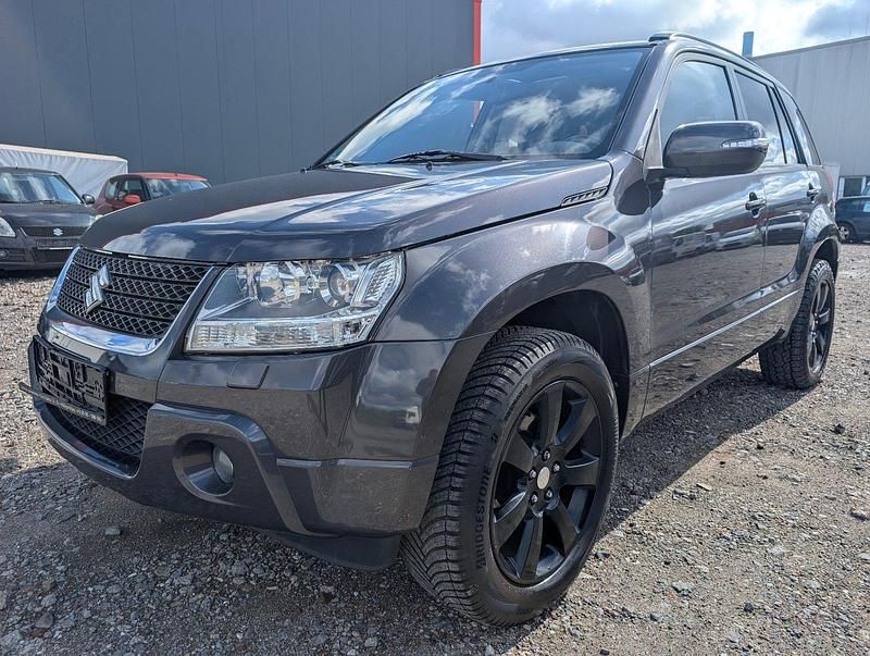Grau Gebraucht 2008 Suzuki Grand Vitara SUV | 7.990 € (Etwas zu teuer) - Bild 1/4