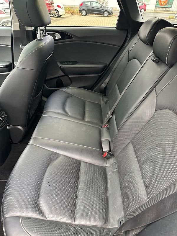 Gebraucht Kia Ceed Sportswagon 140 PS (102 kW) 2019 Grau Kombi