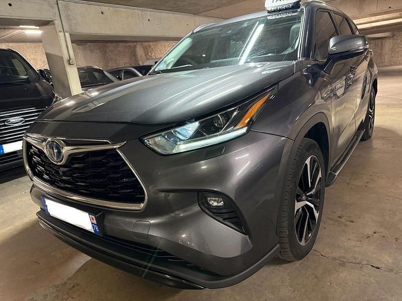 Grau Gebraucht 2021 Toyota Highlander Hybrid Lounge SUV | 35.900 € - Bild 1/4