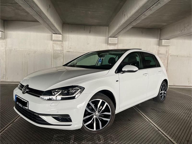 Weiß Gebraucht 2018 VW Golf VII Join Kleinwagen | 16.499 € (Fairer Preis) - Bild 1/4